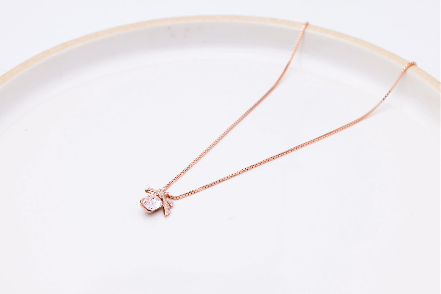 Rosé Bow Solitaire