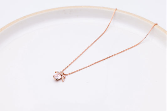 Rosé Bow Solitaire