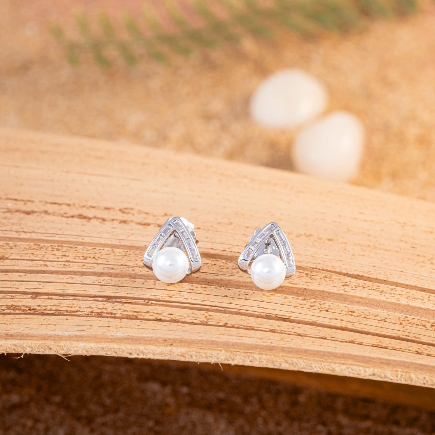 Pearl Élan Studs