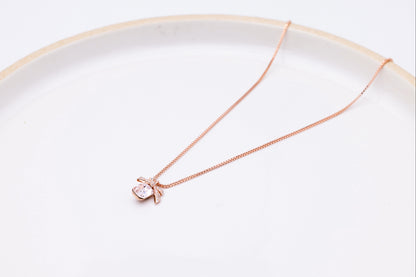 Rosé Bow Solitaire
